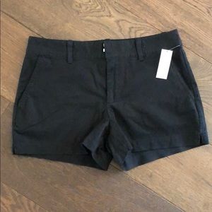 Gap 3” black city shorts